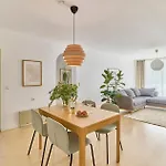 Victoria-4-zimmer, Parkplatz, 2 Balkone, Bis 6 Gaeste * לנדסטול
