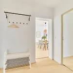 Victoria-4-zimmer, Parkplatz, 2 Balkone, Bis 6 Gaeste דירה *