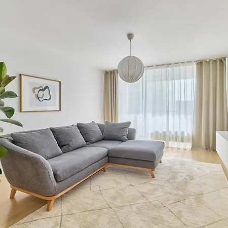 Victoria-4-Zimmer, Parkplatz, 2 Balkone, Bis 6 Gaeste דירה לנדסטול