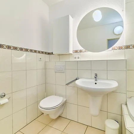 Victoria-4-zimmer, Parkplatz, 2 Balkone, Bis 6 Gaeste 兰施图尔