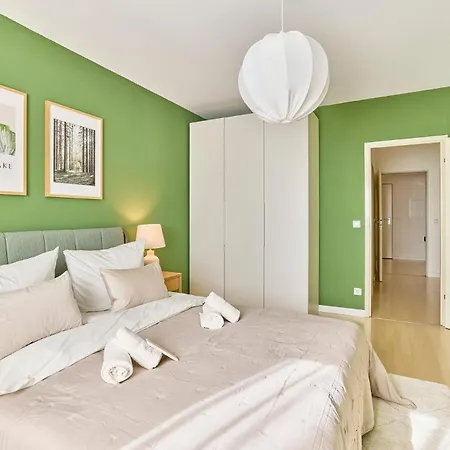 Victoria-4-zimmer, Parkplatz, 2 Balkone, Bis 6 Gaeste
