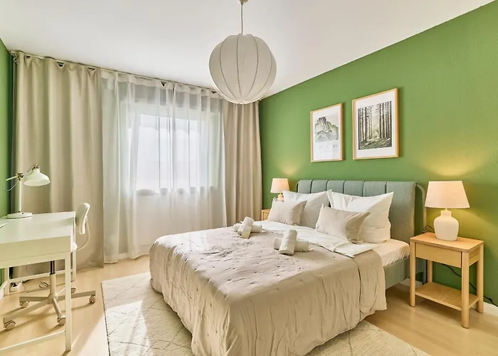 Victoria-4-Zimmer, Parkplatz, 2 Balkone, Bis 6 Gaeste לנדסטול