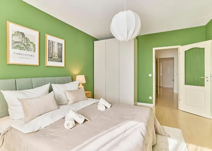 Victoria-4-Zimmer, Parkplatz, 2 Balkone, Bis 6 Gaeste