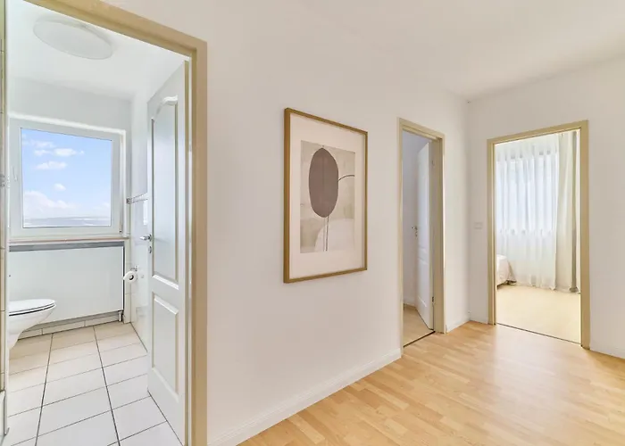 Victoria-4-Zimmer, Parkplatz, 2 Balkone, Bis 6 Gaeste Appartamento