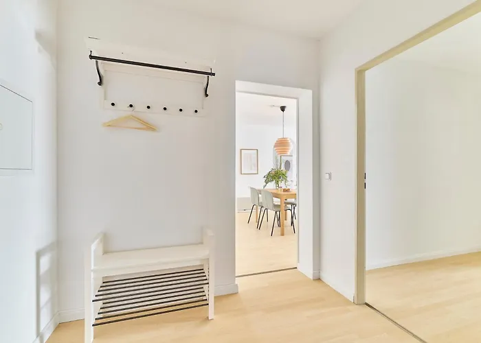 Victoria-4-Zimmer, Parkplatz, 2 Balkone, Bis 6 Gaeste דירה *