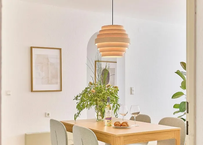 Victoria-4-Zimmer, Parkplatz, 2 Balkone, Bis 6 Gaeste * לנדסטול